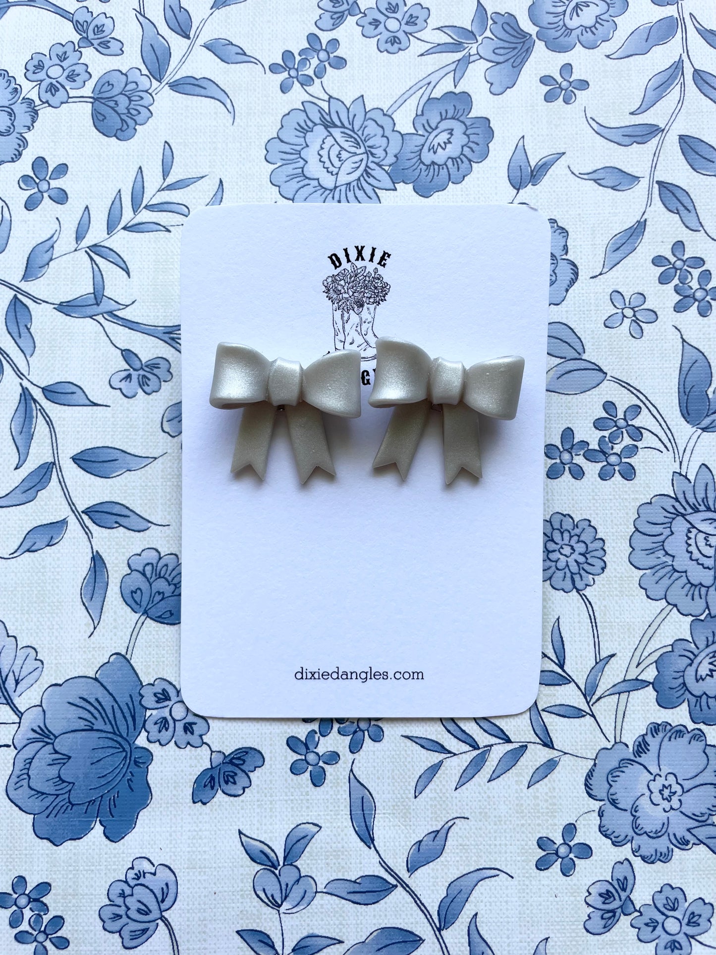 Pearlescent Bow Studs - Large